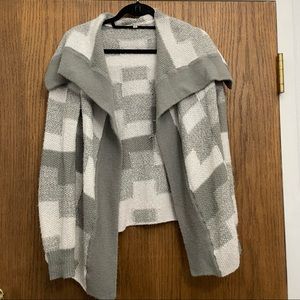 Gray and white abstract pattern sweater